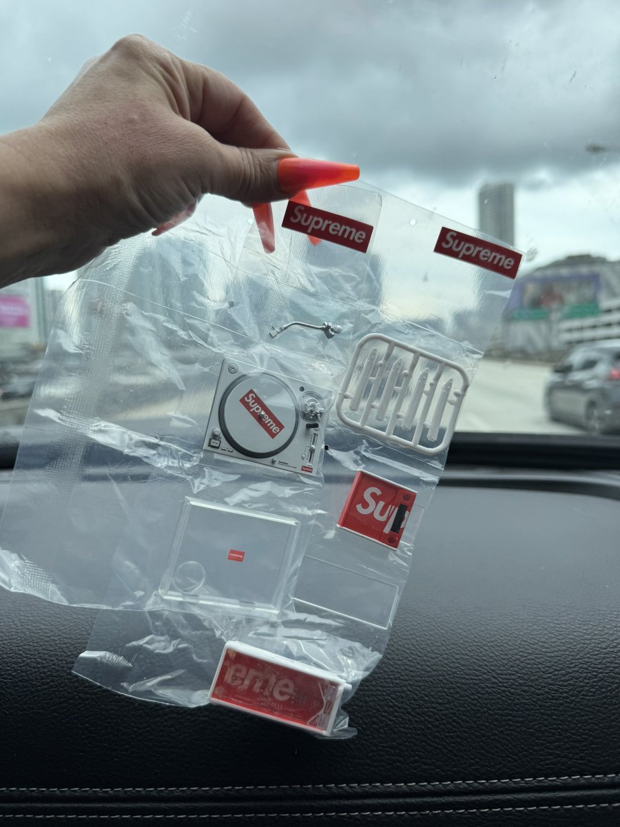 Came to supreme in Miami for my appointment and everything was gone 😭 I played the machine and got this 2 🤦🏼‍♀️😔