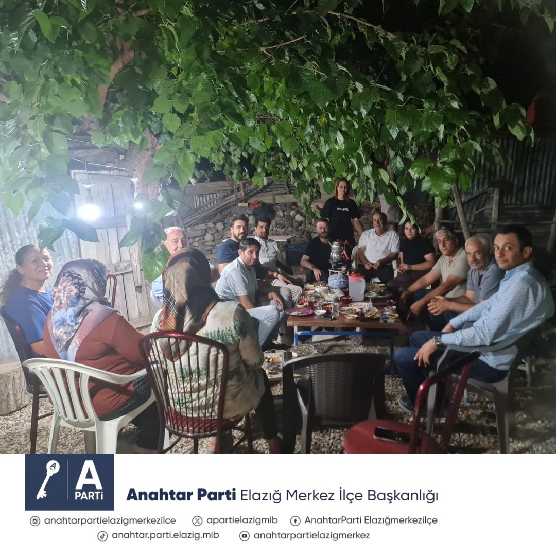 Anahtar Parti Merkez İlçe Teşkilatı olarak bugün Elazığ Merkez Uzun Tarla Köyü’ndeydik.
 Tarım Politikaları Başkanımız Sebahattin İspir’in misafiri olduk, köylülerimizin sorunlarını, taleplerini ve beklentilerini dinledik. <a href="/anahtarparti/">Anahtar Parti</a>
<a href="/kursadcoskun/">Kürşat Coşkun</a> <a href="/yavuzagiraliog/">Yavuz Ağıralioğlu</a>