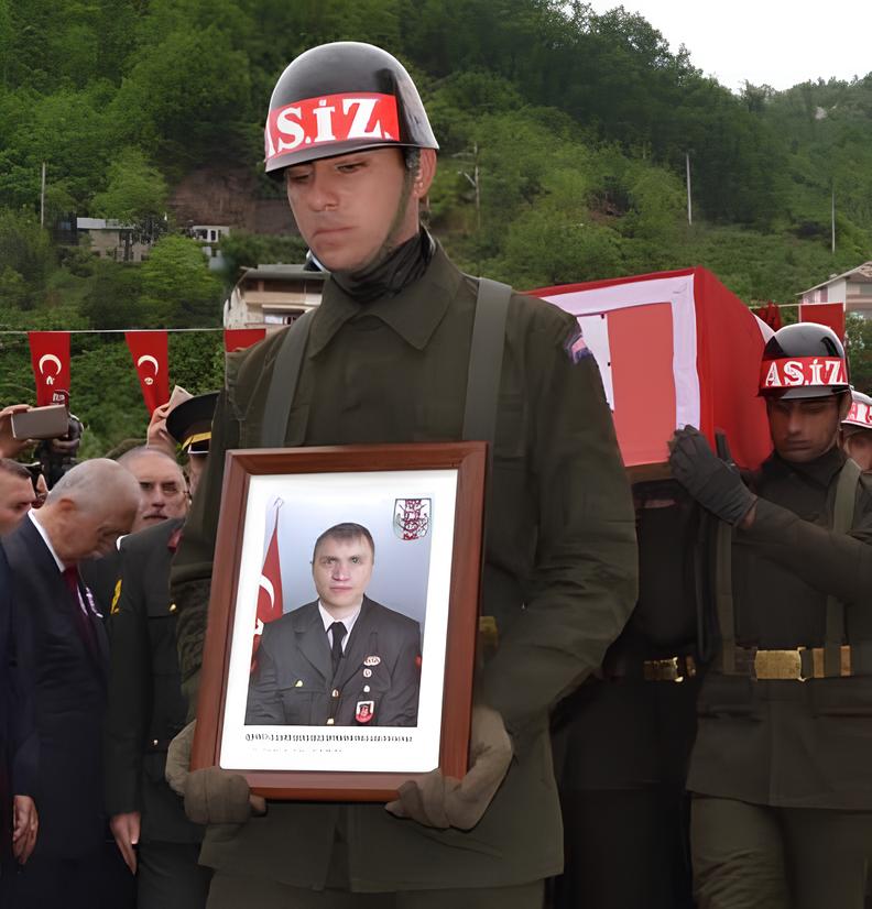 ‘‘İnsan taşıdığı çerçeveye nasıl girer Süleyman?’’   

25.04.2016