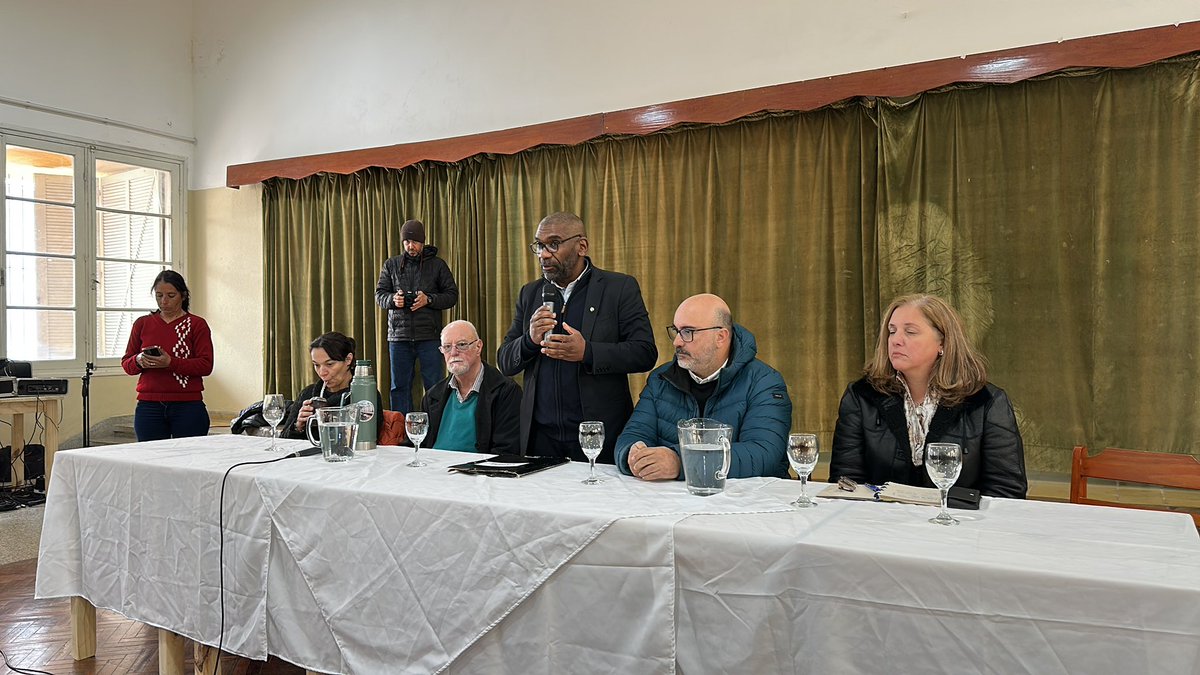 Nos vinimos con <a href="/DoloresGPA/">Dolores García Pintos</a> a CASUPA . Está presente el ministro <a href="/OrtunoEdgardo/">Edgardo Ortuño</a> de ambiente explicando las razones para la construcción de la represa que plantea el gobierno. Vamos a plantear que concurra a la junta departamental de Lavalleja ya que concurrió a la de Florida.