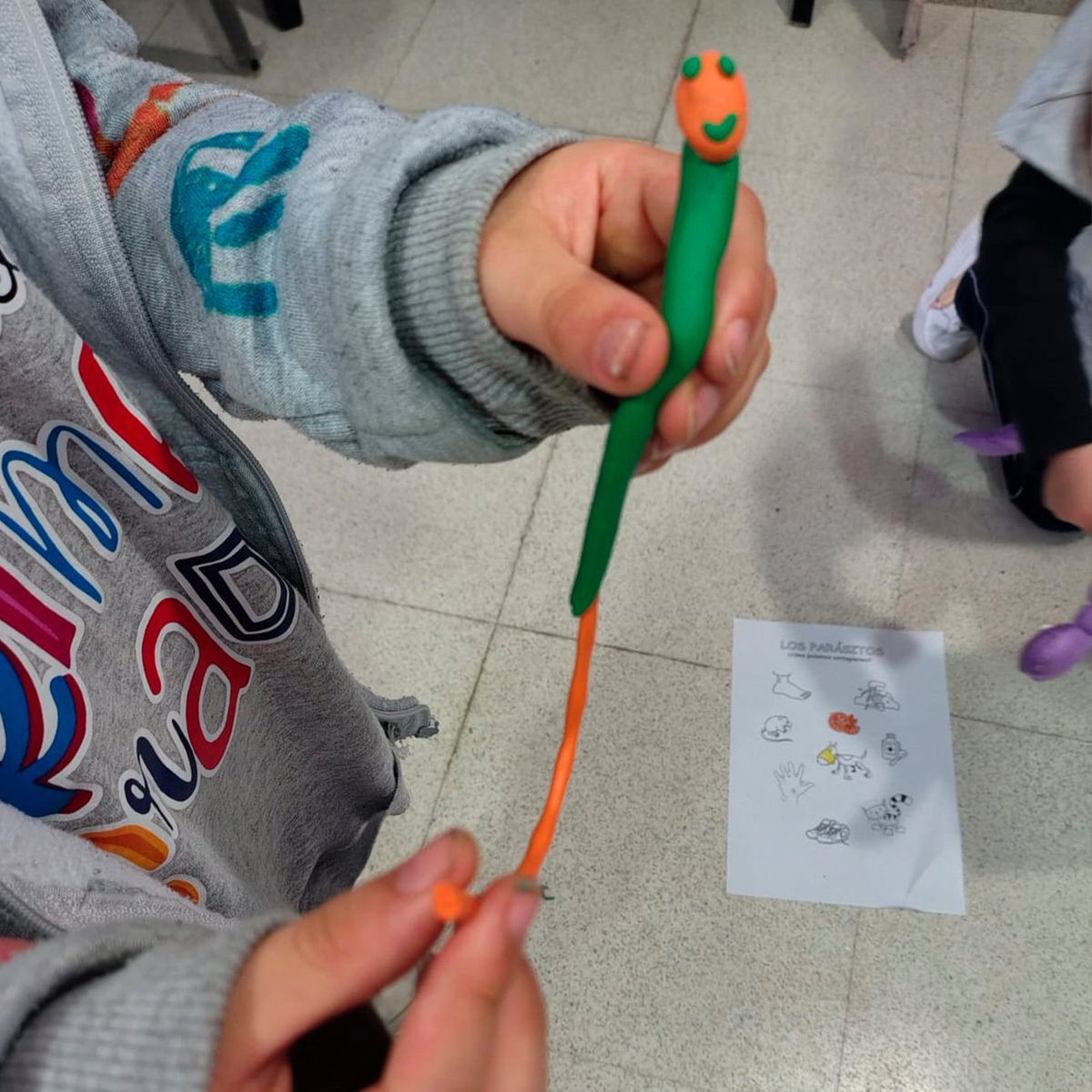 cepave_conicet's tweet image. 🐛🧩
Nuestro equipo de Parasitología recibió a los peques del Jardín Nuestra Señora de Fátima en el CEPAVE.
Compartieron juegos súper divertidos, aprendimos sobre parásitos intestinales y la importancia del lavado de manos 🧼
#CEPAVE #LaPlata #CienciaParaNiños