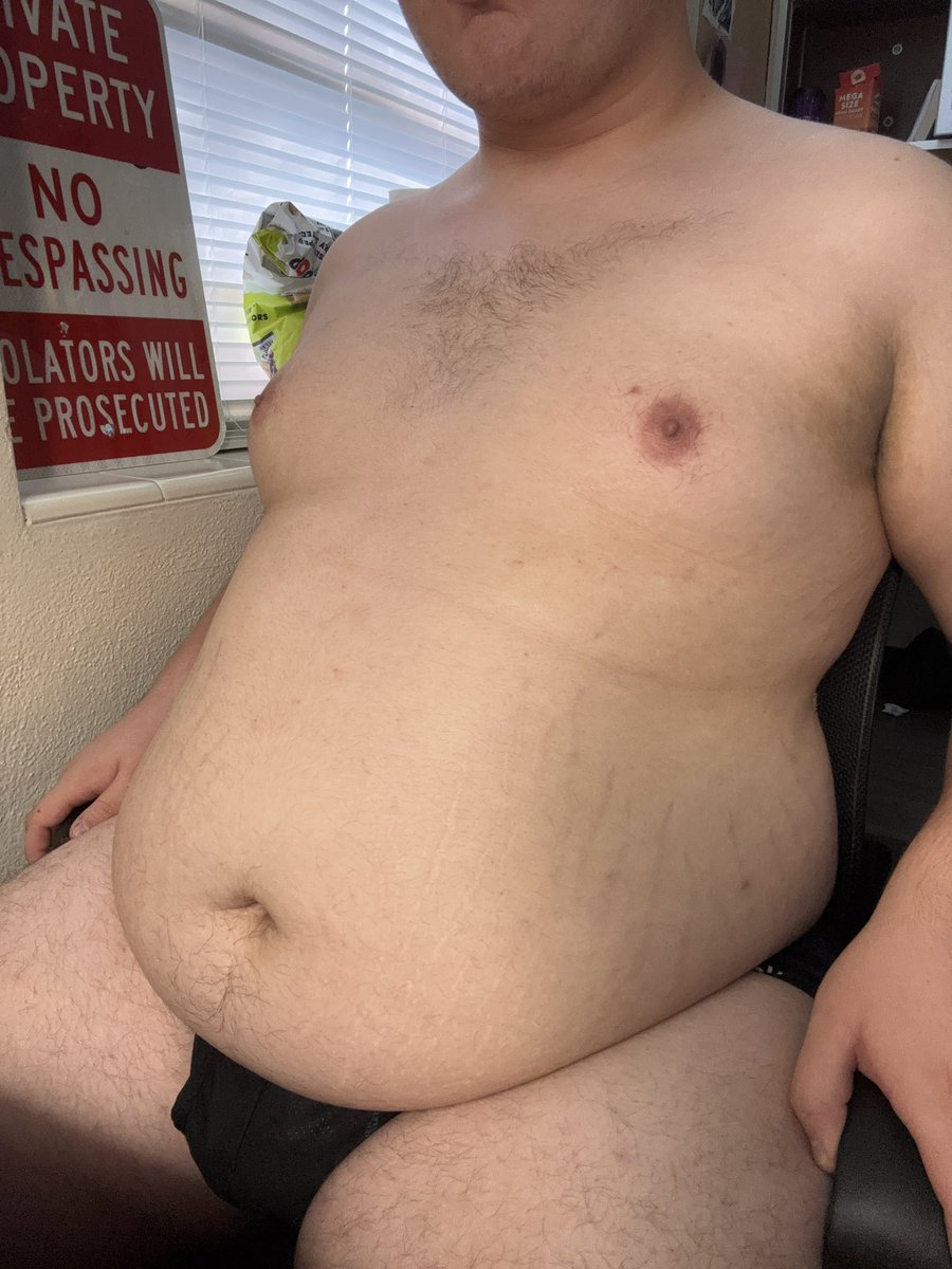 Tankfullbelly's tweet photo. Cheers to big bellies 🥂🍻
-
#belly #gainer #fatbelly https://t.co/GDNmE7zVgo