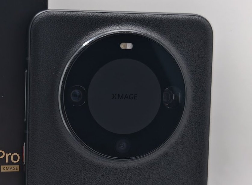 The speaker output on the HUAWEI Mate 60 Pro for calls is very great, the speaker is decently loud for the loud speaker besides the inner speaker. Call Noise Reduction is a great feature. 

Regular use of the speakers seem also good. There is also a Stereo Enhancment button.