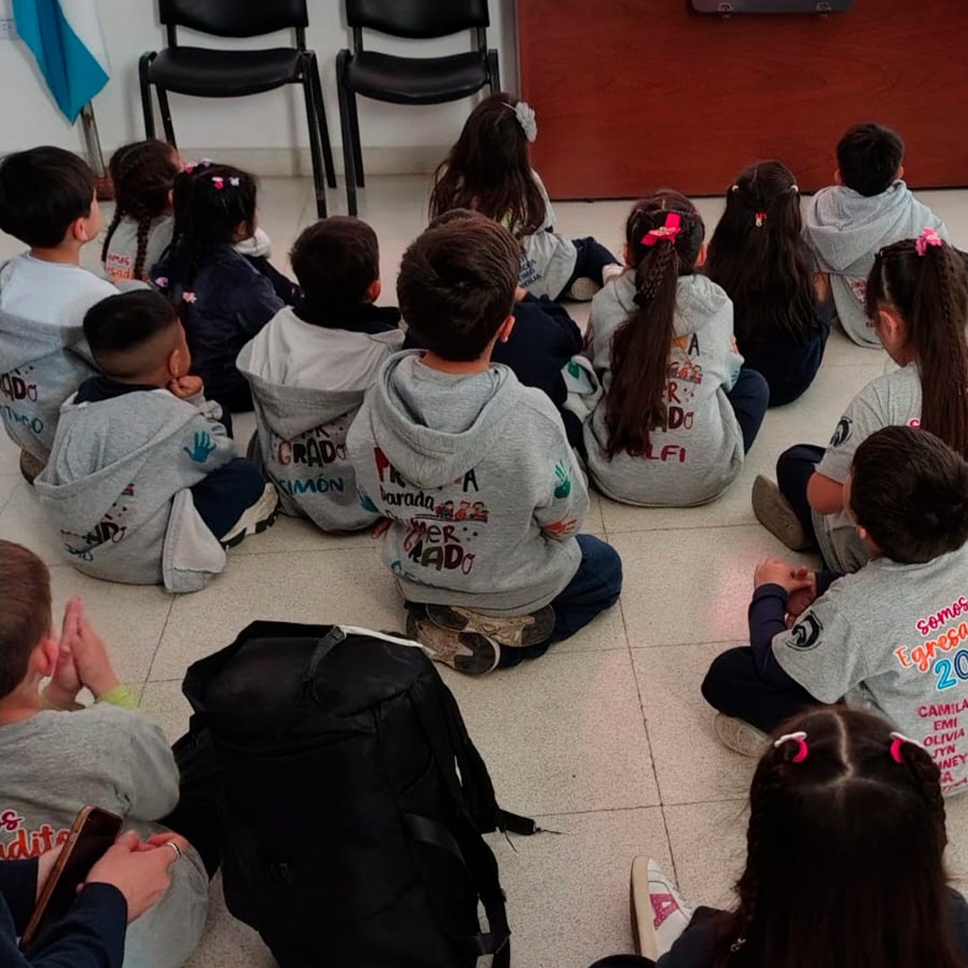 cepave_conicet's tweet image. 🐛🧩
Nuestro equipo de Parasitología recibió a los peques del Jardín Nuestra Señora de Fátima en el CEPAVE.
Compartieron juegos súper divertidos, aprendimos sobre parásitos intestinales y la importancia del lavado de manos 🧼
#CEPAVE #LaPlata #CienciaParaNiños
