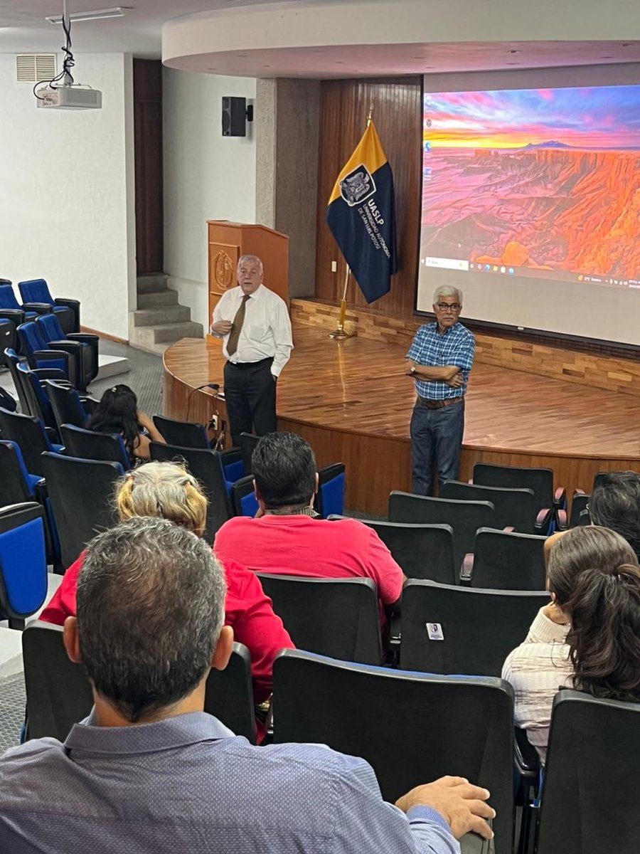 UASLPFCA's tweet photo. 🔶🔷Muchas gracias a todos los padres de familia que nos acompañaron a la Plática de Inducción, el pasado viernes 29 de agosto 2025. 

Nos da gusto acompañarlos en esta nueva etapa de su vida #UASLPFCA https://t.co/FPfzhC0v1W