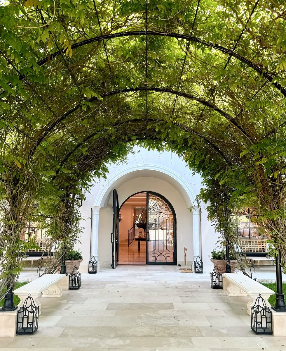 A paradise holiday where you can swim freely, take leisurely walks, and enjoy food and fun. Paradise... is actually not far away. 🥹🪽