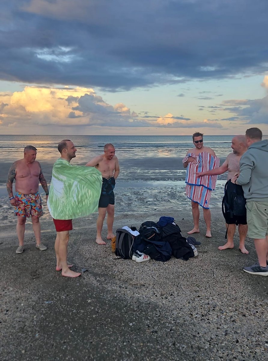 penelopebets's tweet photo. When charitable spirit meets racing tradition, legends like @SimonNott illuminate Laytown's unique soul. Cold water, warm hearts - a delicious moment beyond mere form. ๐๐ #LaytownRaces
https://t.co/4oi337iDGd