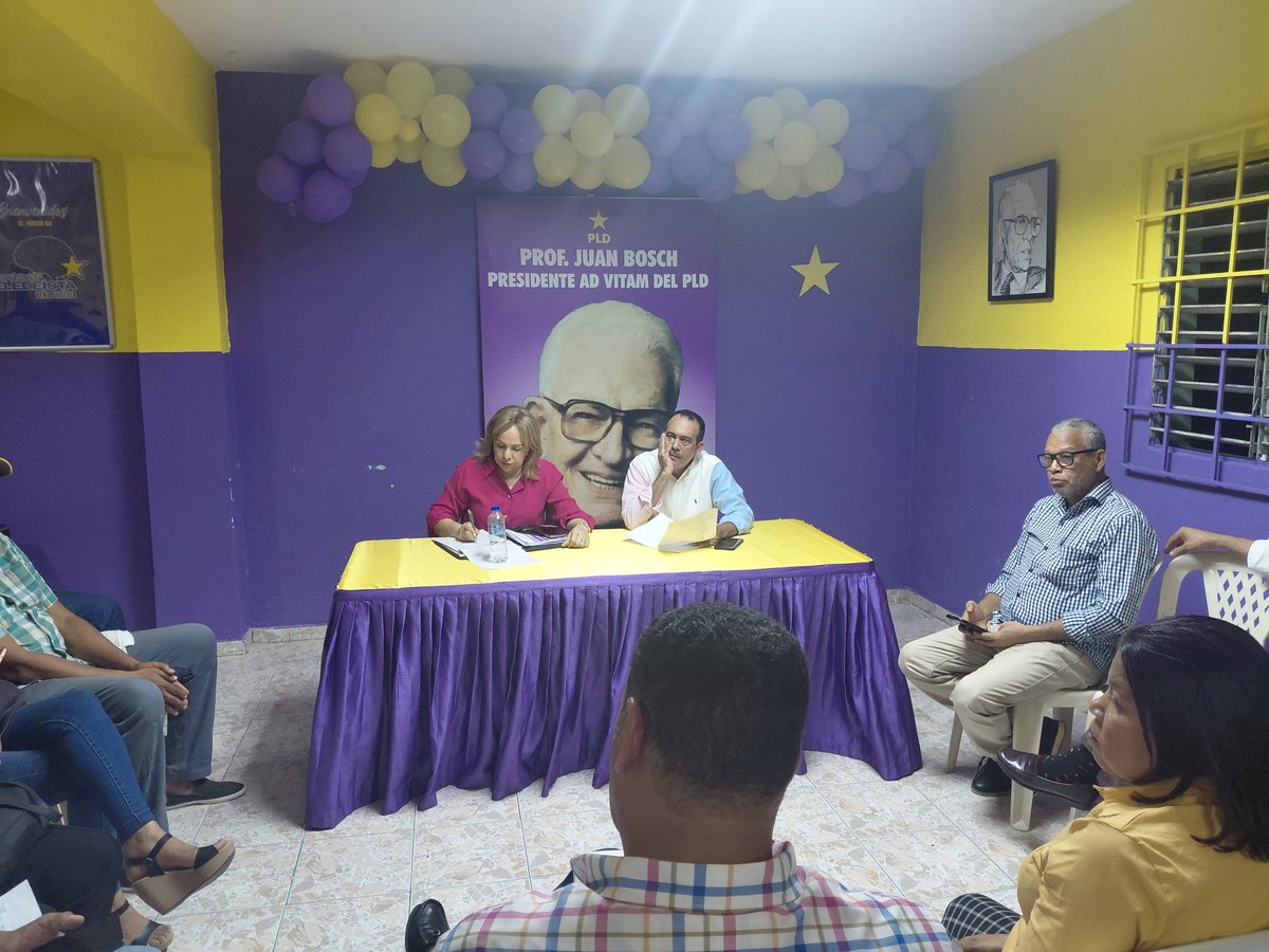 PLDSDO's tweet photo. 📌 Anoche, la Dirección Municipal del PLD-SDO afinó detalles para la próxima visita de nuestro presidente y expresidente de la República, Danilo Medina, acompañado del Sec. Gral. Johnny Pujols, quienes encabezarán la gran actividad este domingo 14 de septiembre.
#PLDEnLinea https://t.co/yhkbxxSiir