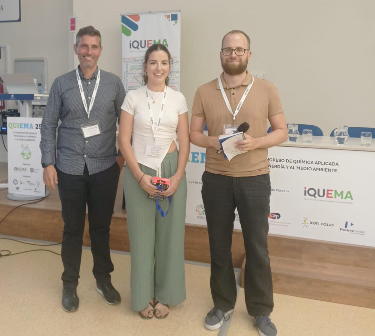 Cerramos congreso #QUIEMA2025  (<a href="/IQUEMA_/">IQUEMA</a> ) con el reconocimiento a la mejor comunicación oral para D. Raúl Rojas (Univ. Lincoln), y mejor póster para Da. Rocío Pérez (#universidadcordoba, en la foto).
!! Enhorabuena!!