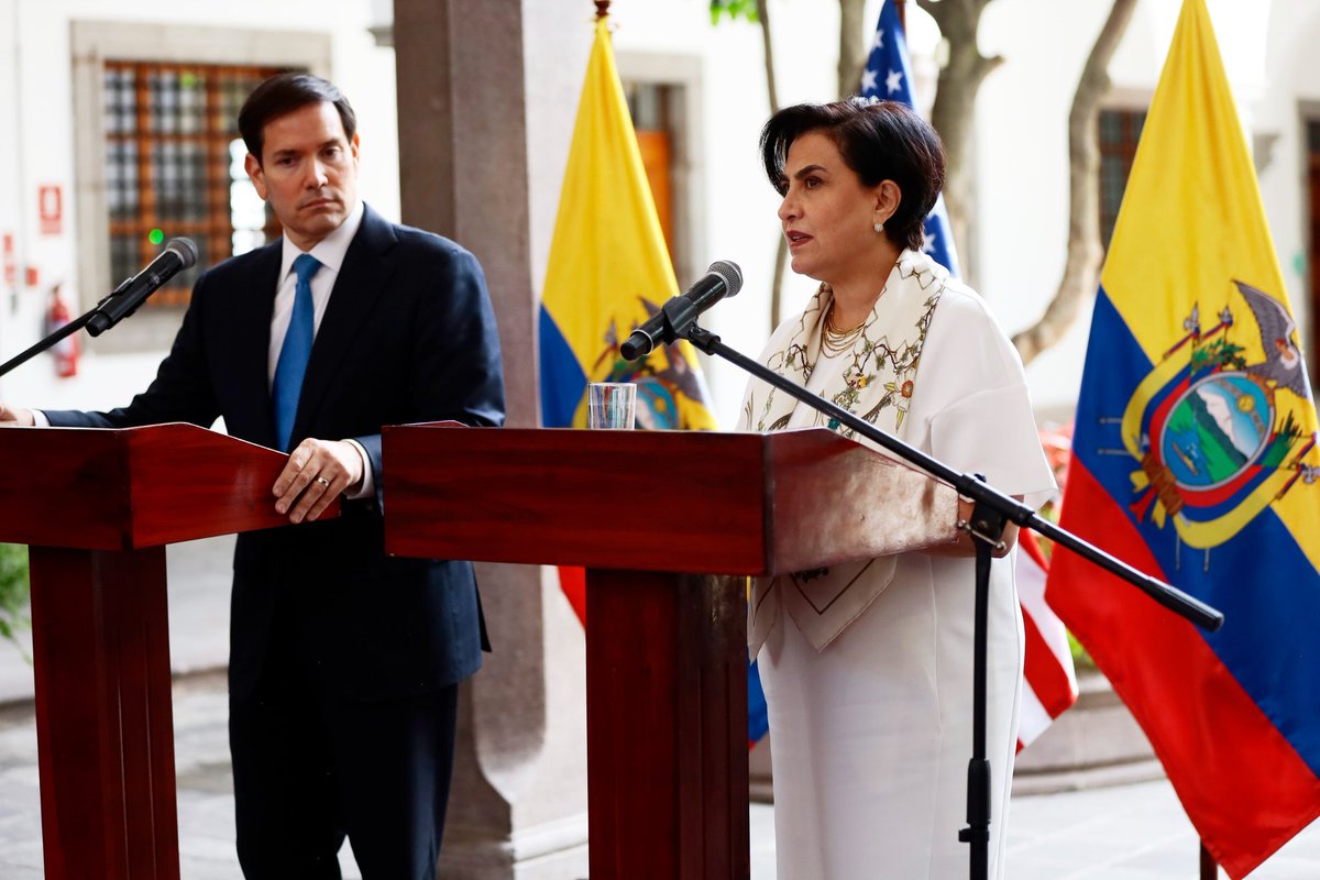 Presidencia_Ec's tweet photo. • Trabajo conjunto contra el narcotráfico, lavado de activos y minería ilegal.

• Fortalecimiento de la cooperación en seguridad, migración y comercio. 

• Se avanza hacia un acuerdo marco de comercio recíproco, se impulsa la atracción de inversiones y generación de empleo, a fin de ampliar el intercambio de bienes entre los dos países.

#ElNuevoEcuador
