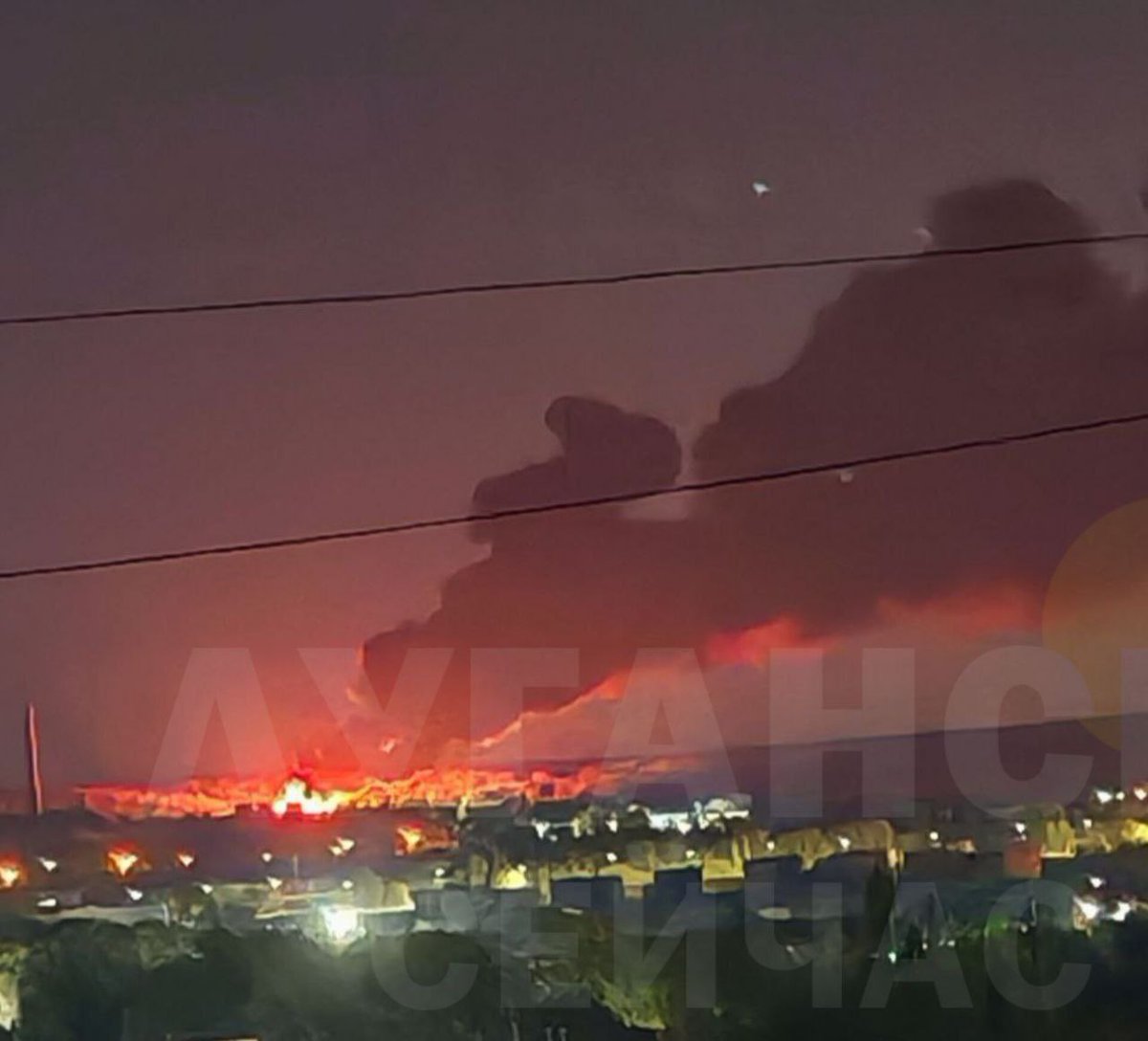 bayraktar_1love's tweet image. Just now, Russian oil depot was targeted in Luhansk