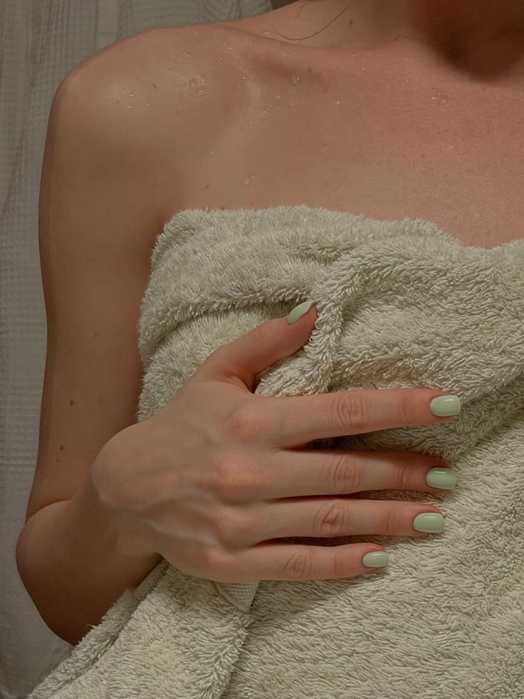 لااخرج الا بالليل فمن انا ؟!