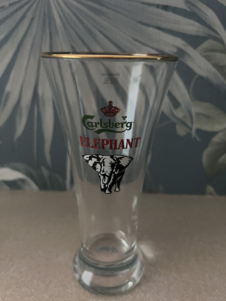 Check out CARLSBERG ELEPHANT HALF PINT GLASS GOLD RIM BEER PUB HOME BAR LAGER 25 CL ebay.us/m/qTfxz7 #eBay via <a href="/eBay_UK/">eBay UK</a> #Carlsberg #CarlsbergElephant #ForSale #Auction