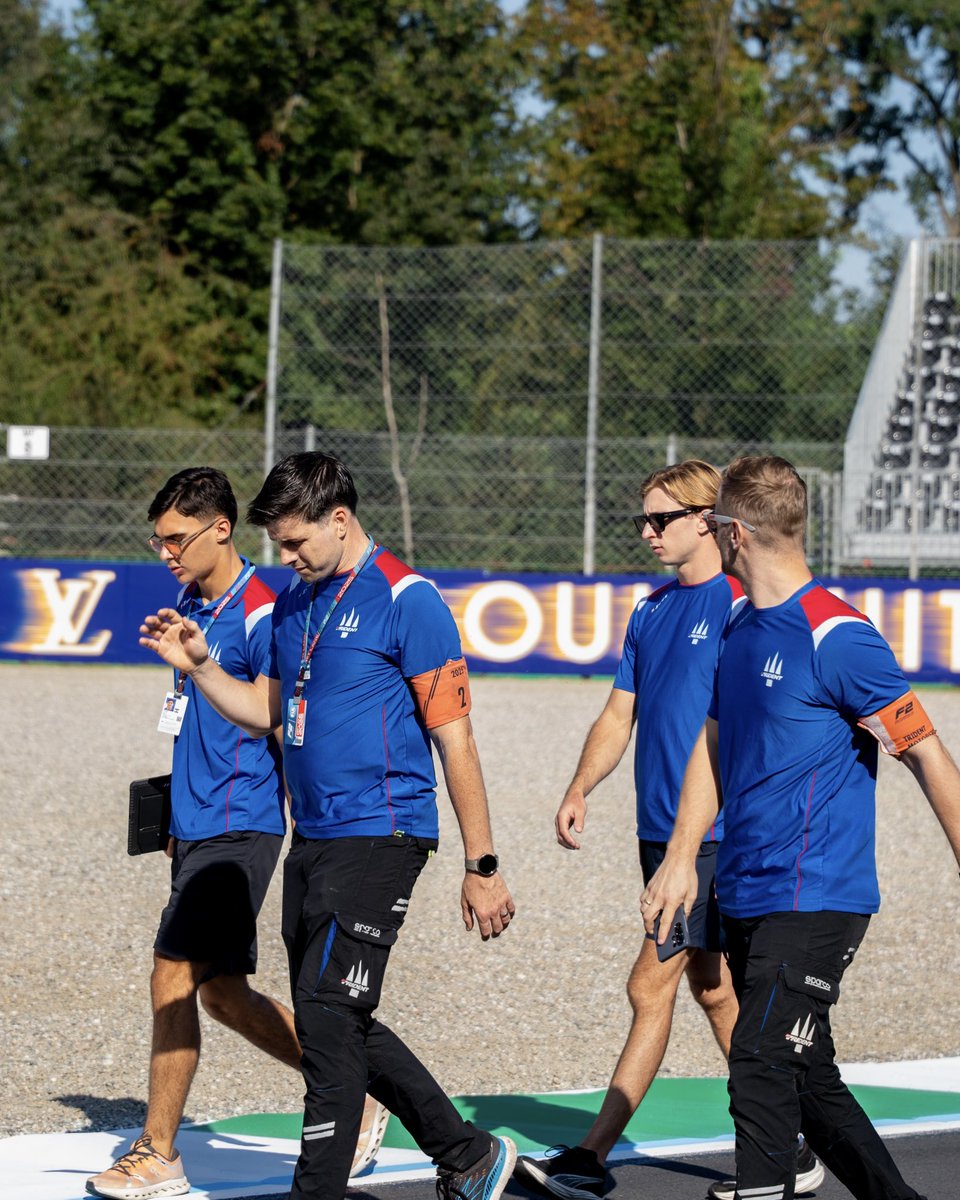 trident_team's tweet image. Track walk complete.✅
Ready for our home GP.🇮🇹🔱

#Trident #TridentMotorsport #TridentTeam #TrackWalk  #Formula3 #F3 #Formula2 #F2 #monzagp