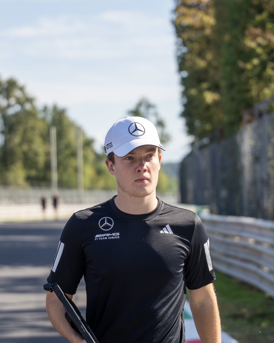 trident_team's tweet image. Track walk complete.✅
Ready for our home GP.🇮🇹🔱

#Trident #TridentMotorsport #TridentTeam #TrackWalk  #Formula3 #F3 #Formula2 #F2 #monzagp