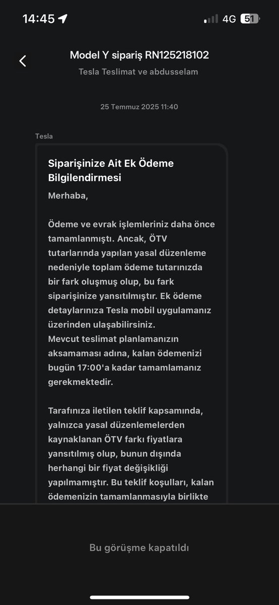 denetlecomtr's tweet photo. Takipçi şikayeti:

“24 Temmuz’da ÖTV zammı geldi. Aracın ücretini tam ödemiştik bu tarihten önce. Tesla’nın çalışan sayısı eksikliği veya çalışan sorumsuzluğu yüzünden araçlara fatura kesmemişler. Bundan dolayı bizden ek olarak 261.000 TL ücret istediler.

Bu ücreti bazılarından 7 gün, bazılarından 24 saat içinde talep ettiler. Benden mesela 24 saat içinde istediler, mecbur borçlanıp gönderdik. 

Sonra Ticaret Bakanlığı açıklama yaptı ücretin tamamını yatırmış olan müşteriden ek ücret talep edilemez diye.
Diğer tüm markalar bu bildiriye itaat ederken sadece Tesla dinlemiyor. 25 Temmuz tarihinde mesai sonuna kadar istedikleri ücret mesajı.”