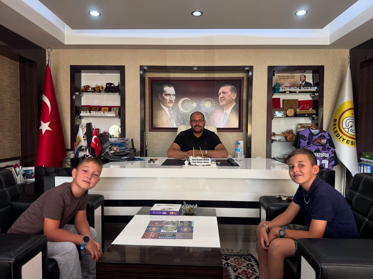 Bugün belediyemizde Emirhan ve Yaşar kardeşimizi misafir ettik. Nazik ziyaretleri ve değerli fikirleri için kendilerine teşekkür ediyorum.