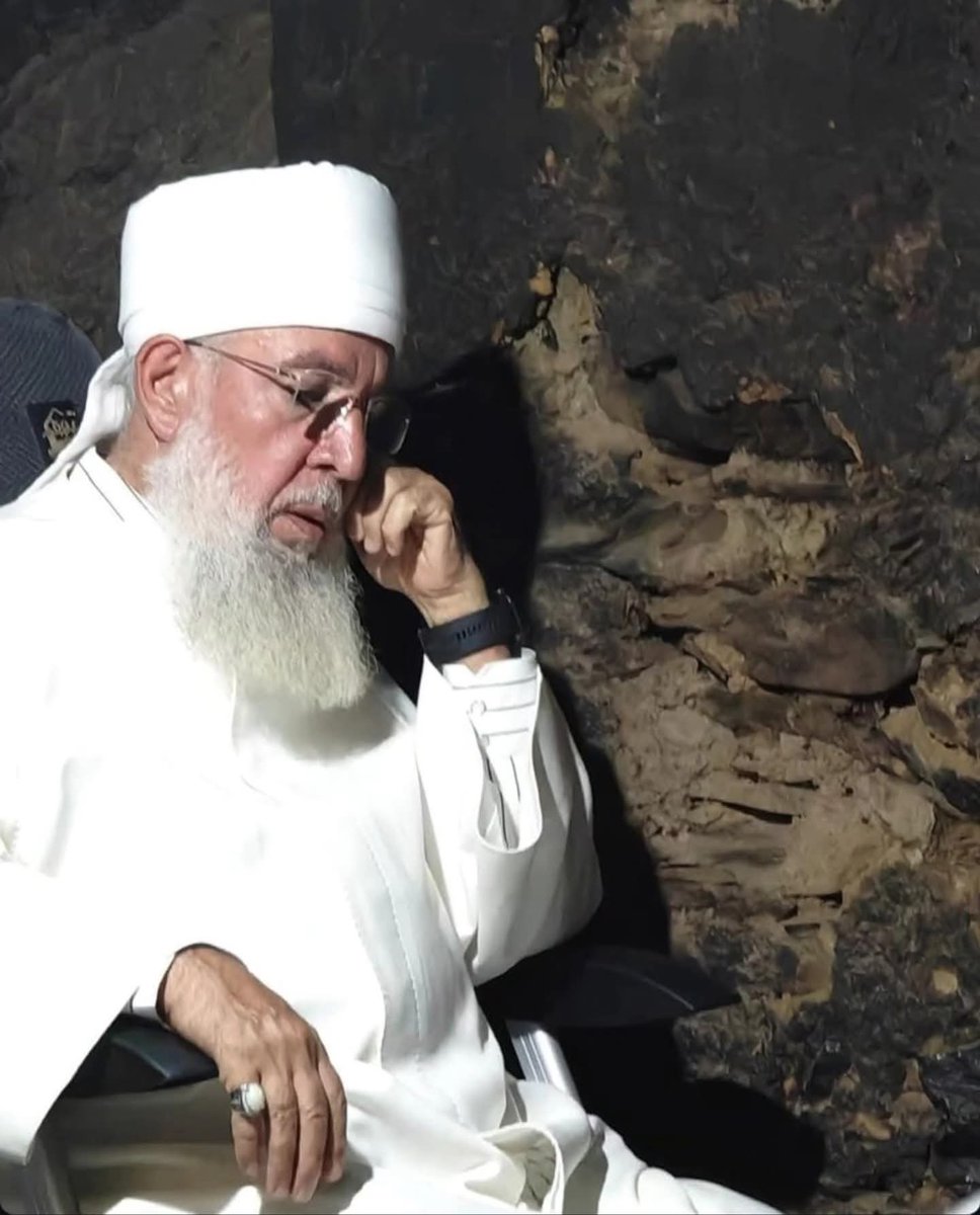 Efendim! Bizi seninle himaye eden, hak davanda sana destekçi kılan Allah’a hamd olsun. 🌹