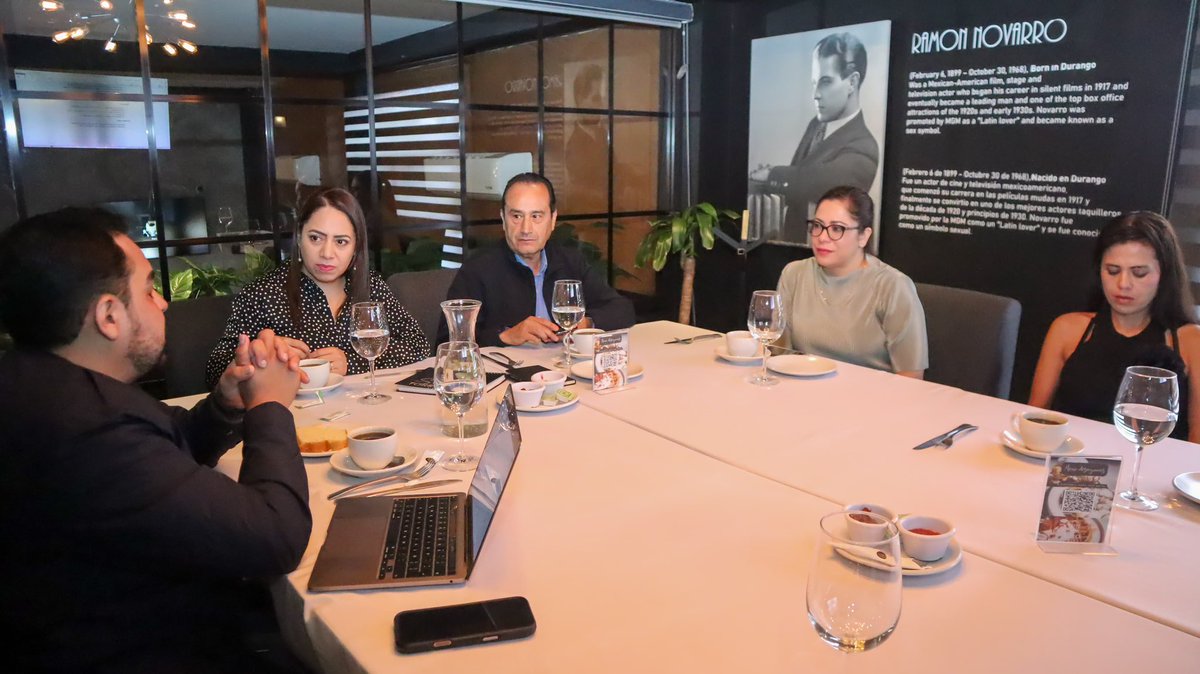 ConsejoPazDgo's tweet image. Hoy nos reunimos con miembros del Consejo para avanzar en temas de trabajo, planeación y agenda legislativa.
Seguimos construyendo un Durango más justo, seguro y en paz para todas y todos. ✨🤝