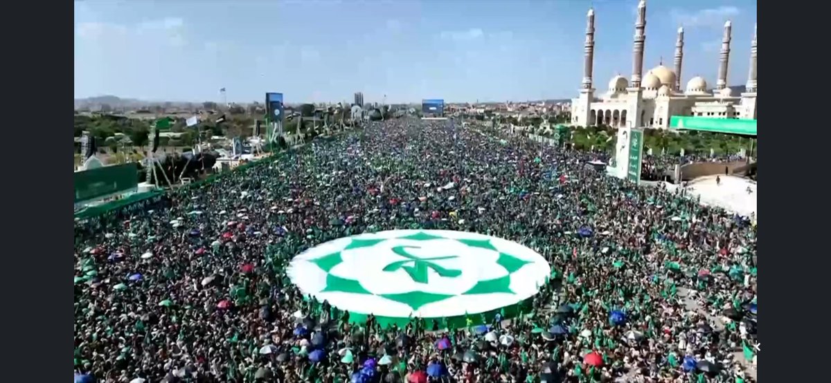 حشود اليوم غير مسبوقة في جميع المحافظات، بمناسبة إحياء ذكرى مولد النبي محمد صلوات الله عليه وعلى آله الأطهار. شيئًا فشيئًا ستغدو احتفالات اليمنيين بـ #المولد_النبوي مهرجانًا عالميًا، وستصبح #اليمن قبلةً لكل مؤمن ومحب من أصقاع المعمورة، يهفو عقله ووجدانه لإحياء يوم مولده الشريف.