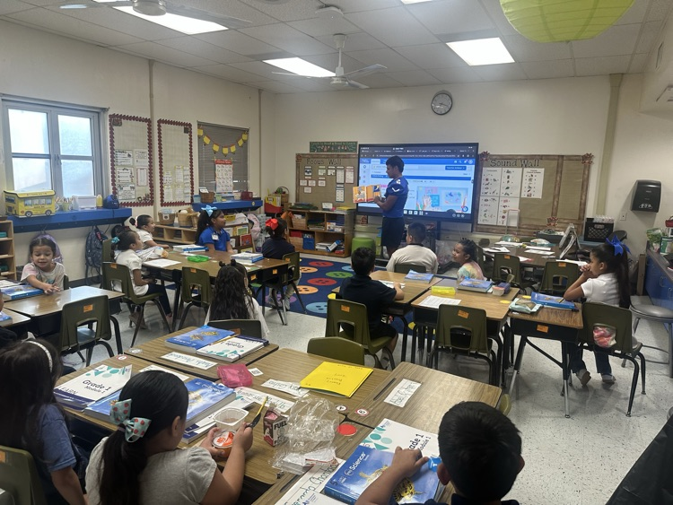 LomaParkES's tweet photo. Our first graders had the incredible opportunity to welcome the Memorial Football Team to Loma Park! The players joined our classrooms to share their love of reading and inspire our students with positive role models both on and off the field. https://t.co/xSBSi7DOW2