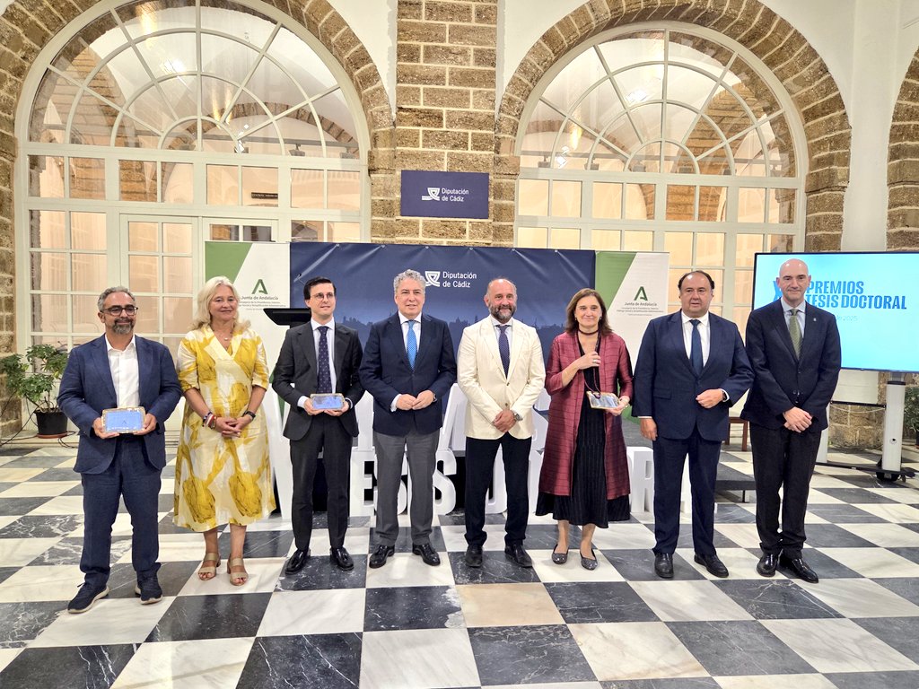 CEAndaluces's tweet photo. Hoy hemos celebrado en la @diputacioncadiz el acto de entrega de los XX #PremiosTesis Doctoral que convoca el @CEAndaluces con la participación de Tomás Burgos, viceconsejero de  @InteriorJunta https://t.co/dcSed16lcG