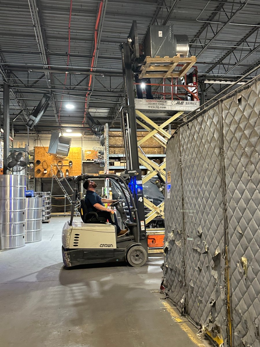 One of the "coolest" features of our CrewCooler™ is the fact that it's so easy to install! Arriving fully-assembled on a pallet, the CrewCooler needs only a forklift and some chains for installation. 
#LearnMore: hubs.li/Q03GZKyd0
