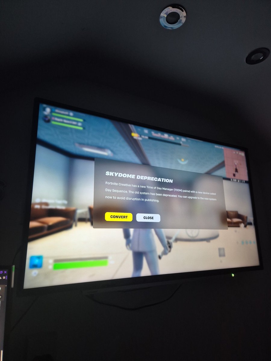 dixsyboiii's tweet photo. @FortniteStatus Went on one of my old maps and it won't let me convert the sky dome device and now I can't play the map at all and have to restart fortnite when it shows up https://t.co/RnFvZ97Qu1
