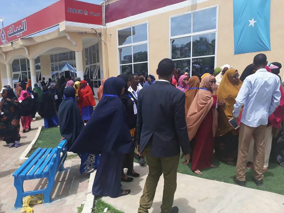 Somalia’s future rests on its youth — nearly 75% of the population. Born into conflict, their strongest aspiration is peace. May unity and stability prevail. 🇸🇴✨
#Somalia #Peace #Youth
