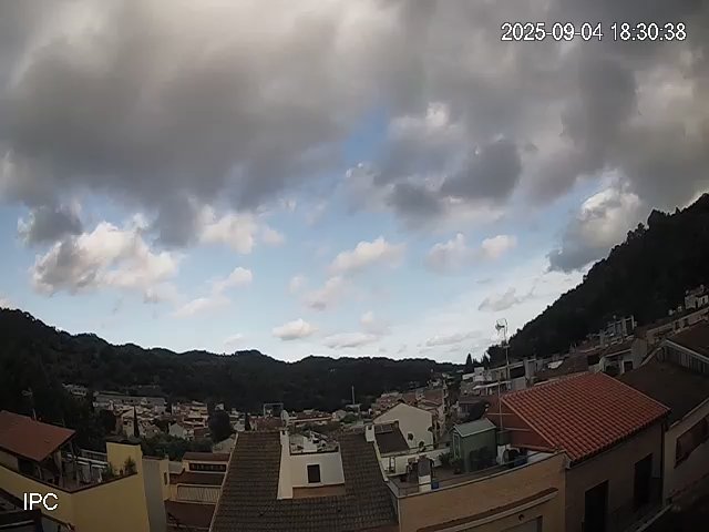 MeteoAdM's tweet image. #Bonvespre des de la part alta d'#ArenysdeMunt Després d'un dia ⛅🌤️ amb un pèl més de calor que ahir (27,7°C) Segueix el fil👇