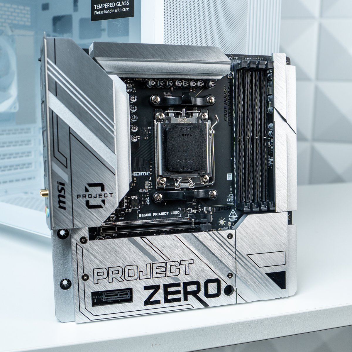 ZachsTechTurf's tweet image. In ONE HOUR, I'll be live building this PC on Twitch. (/ZachsTechTurf)
As a reminder, I'm always running a gaming PC giveaway over there. Tonight, we will select the winner and build the next giveaway PC.
The next giveaway build features the Ryzen 5 9600X and RTX 4070…