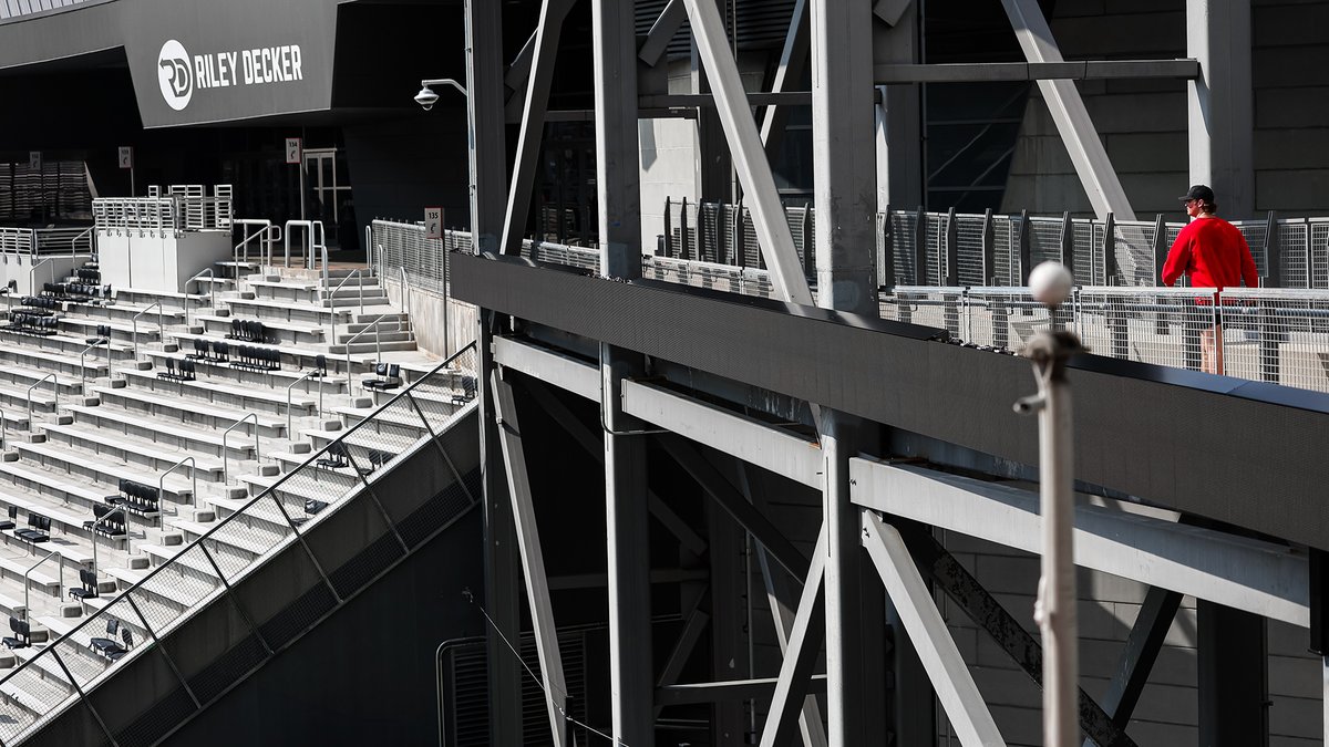 NEW: More than 1,000 feet of LED ribbon boards highlight updates to Nippert Stadium this year.

🔺 North: On the bridge and above the field suites
🔺 East: Stretching down Reed Shank Pavilion and at field level
🔺 West: Across West Pavilion

📝: cpaw.me/f7a076
🎟️: