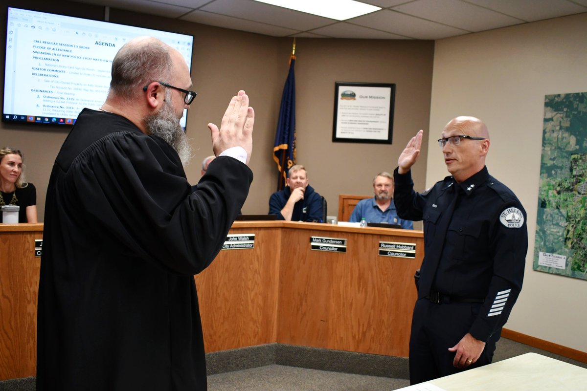 sthelens's tweet photo. At the Sept. 3 St. Helens City Council regular session, Matthew Smith was sworn in as @SHPD's new chief. Congratulations, Chief Smith!  You can learn more about Chief Smith's appointment on the City's website: https://t.co/YX7jI4Fvy0 https://t.co/X8B3xLHhxS
