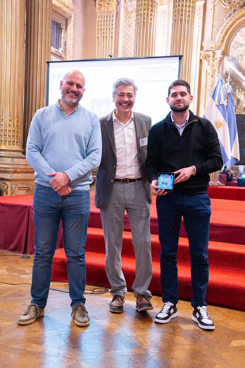 🚛✨ LAC Transporte participó en RSE Vial 2025.
👉 Durante la jornada, YPF distinguió nuestro desempeño y dedicación a la seguridad vial.
Un orgullo que nos impulsa a seguir trabajando con responsabilidad.
#GrupoLAC #LACTransporte #RSEVial #SeguridadVial