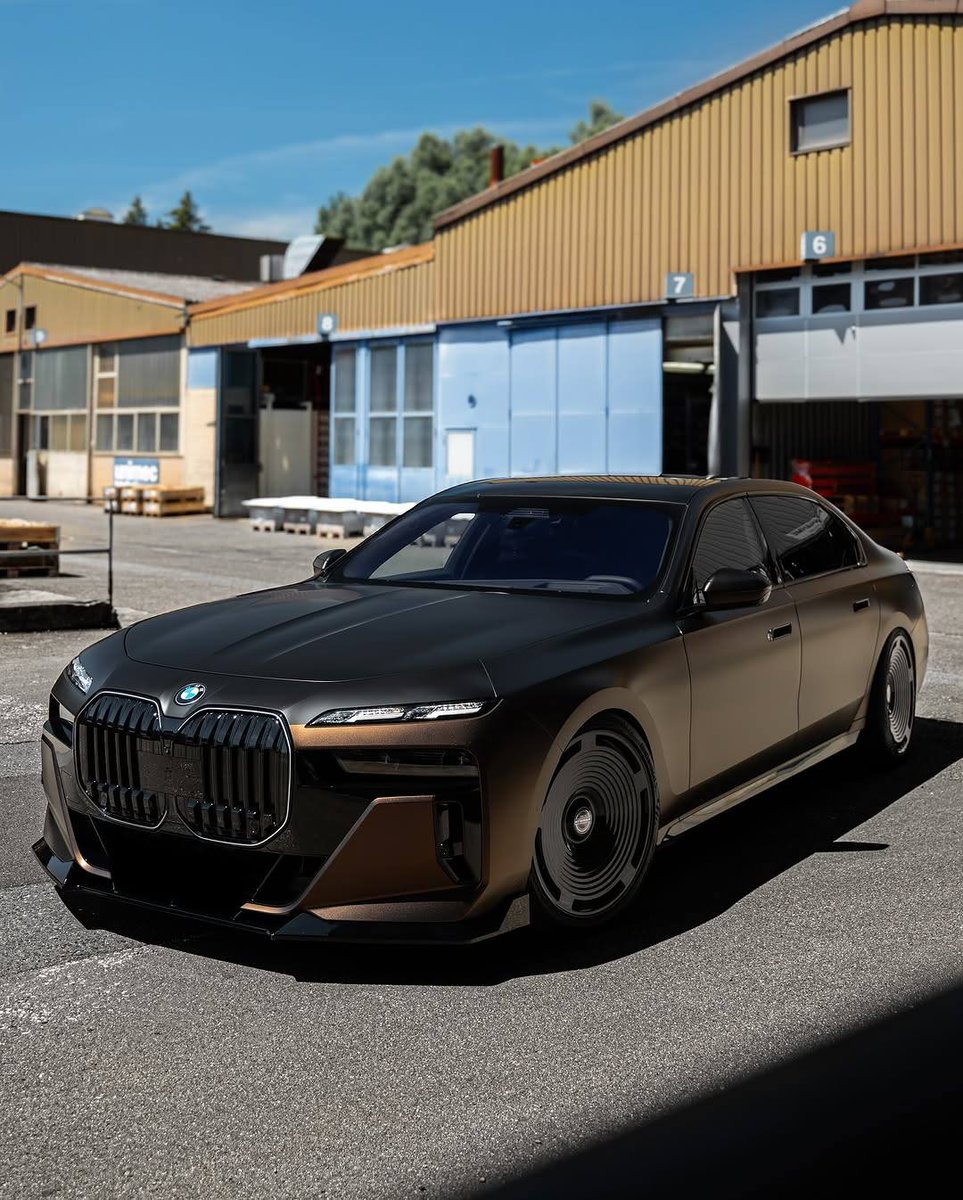autochat360's tweet image. BMW 7 Series 🔥