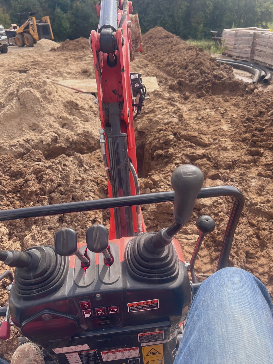 ThinksQuick's tweet image. Just a guy and his trenches