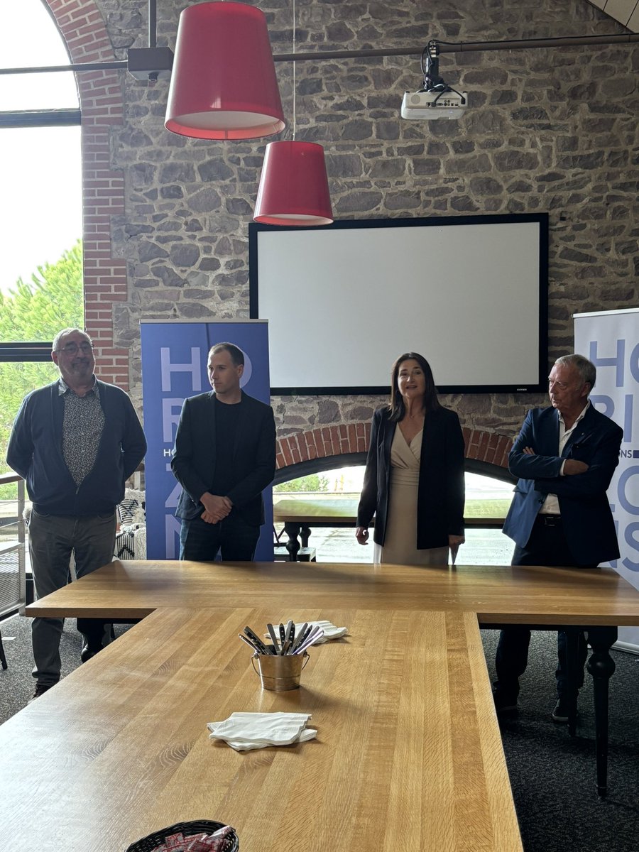 🔵 Rentrée costarmoricaine ⚪️

C’était ce soir la rentrée du comité <a href="/d_horizons/">Horizons | Côtes d’Armor (22)</a> avec <a href="/jpRenollaud/">Jean-Pierre Renollaud</a> , délégué @horizonsleparti Allemagne 🇩🇪, <a href="/KarineGuguen/">Karine Guguen 🇫🇷🇪🇺</a> <a href="/ThSimeliere/">Thierry SIMELIERE</a> et <a href="/joannicmartin/">Joannic Martin</a> 
En présence des <a href="/HorizonsJeunes/">Horizons Jeunes</a> bretons, comme d’habitude !
Bonne rentrée aux Cotes-d’Armor ⚓️