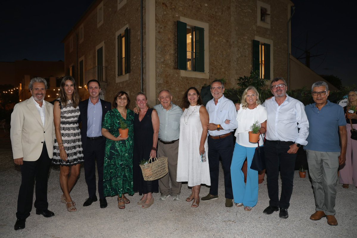 Llorenç Galmés (@ll_galmes) on Twitter photo Un honor ser present en el 38è aniversari de <a href="/projectehomebal/">Projecte Home Balears</a>. Més de tres dècades d’esforç, compromís i esperança, ajudant milers de persones i famílies a tirar endavant i a construir un futur millor.
Vull agrair especialment als usuaris la seva valentia avui en cada un dels Un honor ser present en el 38è aniversari de <a href="/projectehomebal/">Projecte Home Balears</a>. Més de tres dècades d’esforç, compromís i esperança, ajudant milers de persones i famílies a tirar endavant i a construir un futur millor.
Vull agrair especialment als usuaris la seva valentia avui en cada un dels