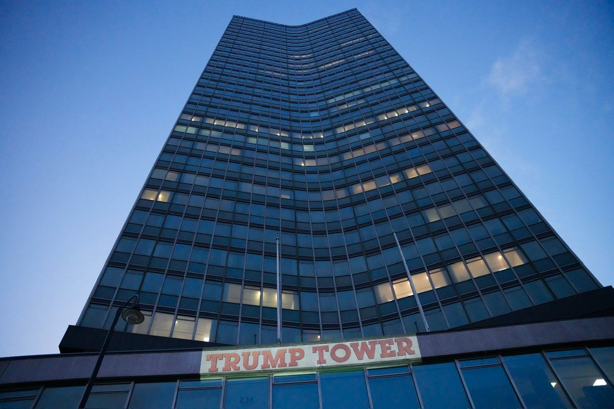 🚨📸 PICTURED: The Lib Dems have lit up Reform’s HQ as “Trump Tower” after Nigel Farage visited Washington