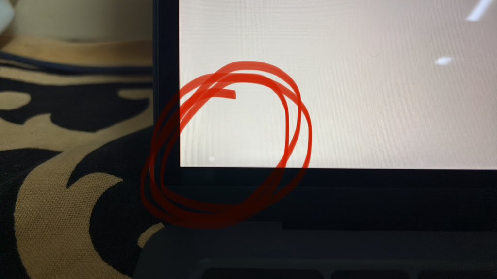 MknKarthi's tweet photo. @iamprasadtech @Apple Bought a brand new MacBook M4 from @RelianceDigital on EMI. Within 3 days, a white patch appeared on the screen. For a premium device, this is unacceptable.
Requesting @Apple @AppleSupport @AppleIndia @iamprasadtech to step in &amp; provide a replacement. https://t.co/DT8n2mIQl3