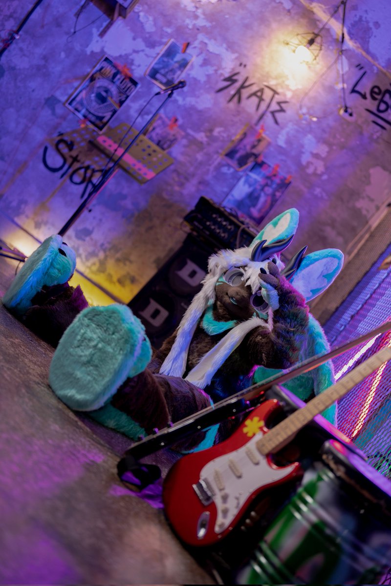 📸 <a href="/adyu93/">Adyu➡️퍼레이드</a> 

#FursuitFriday