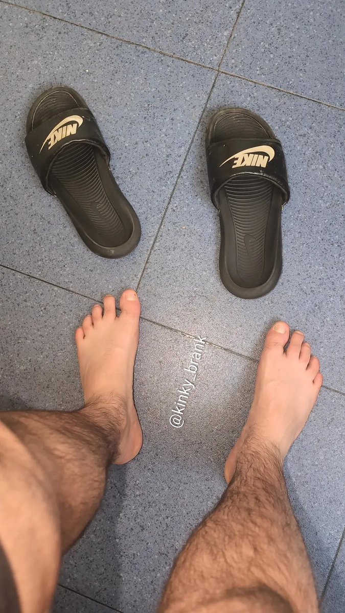 Arrodíllate y besame los pies, demuestra quién es tu dios al que obedeces