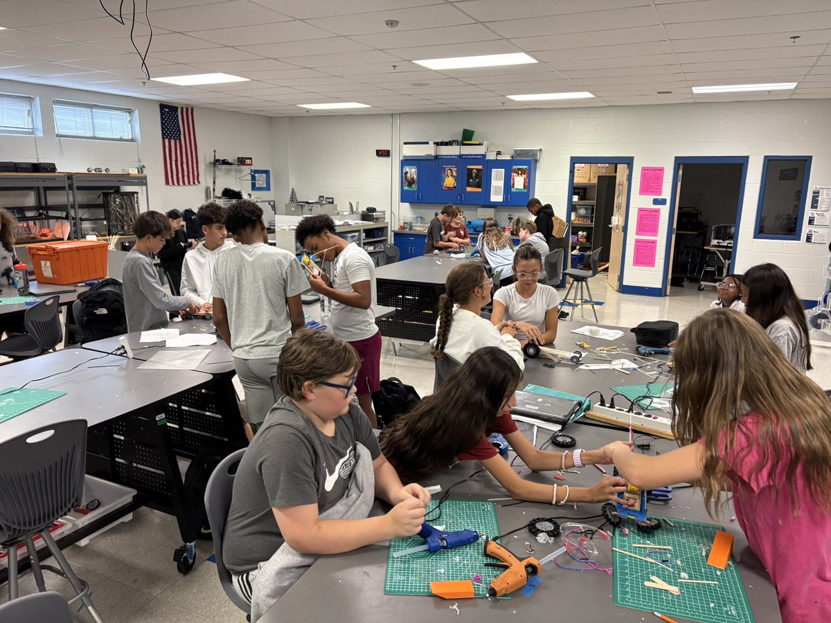 Siegel Middle School STEM tweet media