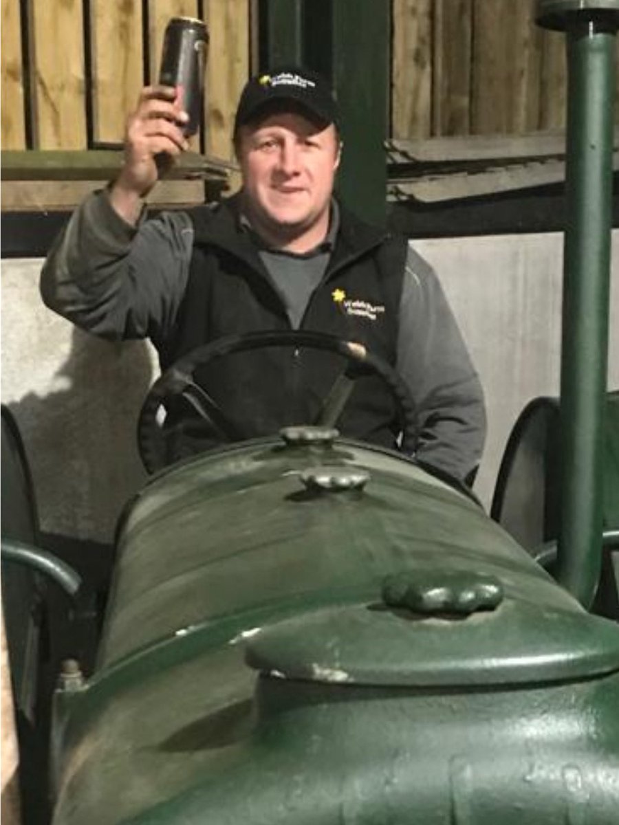 FarmWelsh's tweet image. PICTURES
Second drop featuring Welsh Farm Supplies merch. 
Tom, who’s gone cap and gilet! 
#SheepAndCattleDrench #WelshFarmSupplies #wholelambcolostrum #thedaffodilisrising #lambdefender #WorksEverywhere #notjustforwales #littleandoften #smallbusinessesstickingtogether