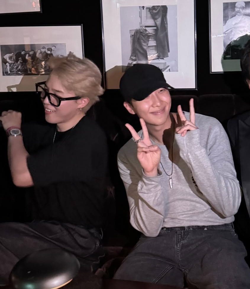 jmingukduo's tweet photo. OMG JIMIN BLONDE https://t.co/OrqNkXtJEj