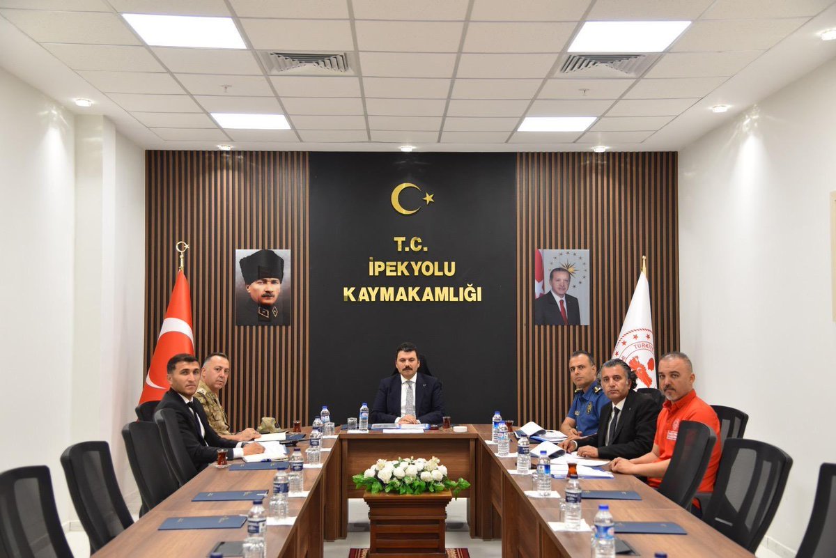 Kaymakamımız Tufan Bağır GİLAN başkanlığında; İlçe Milli Eğitim Müdürü, İlçe Emniyet Müdürü, İlçe Jandarma Komutanı ve Şerif Onat Sosyal Hizmet Merkezi Müdürü ve İş Güvenliği Uzmanımızın katılımlarıyla, “2025-2026 Eğitim Öğretim Yılı Çocukların Eğitim Süreçlerinin Güvenliğine