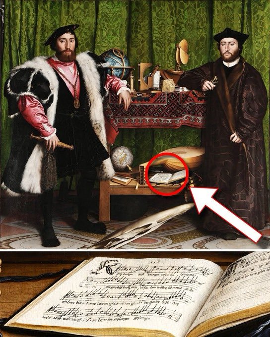 Bu 500 yıllık portre sıradan görünebilir, ancak tarihin en gizemlilerinden biridir.

O kadar çok ayrıntı var ki bu küçük sayfadaki her müzik notasını okuyabilirsiniz.

Ancak daha yakından bakın... Rahatsız edici bir sır açıkça ortada saklanıyor! 🧵