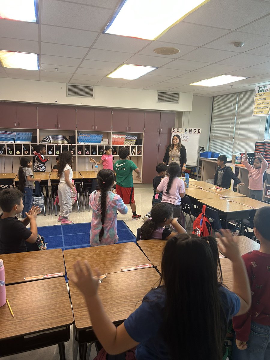 Mickey16150528's tweet photo. 2nd grade is rocking the states of matter! @Southgate_Gator https://t.co/3E4whRaMLU