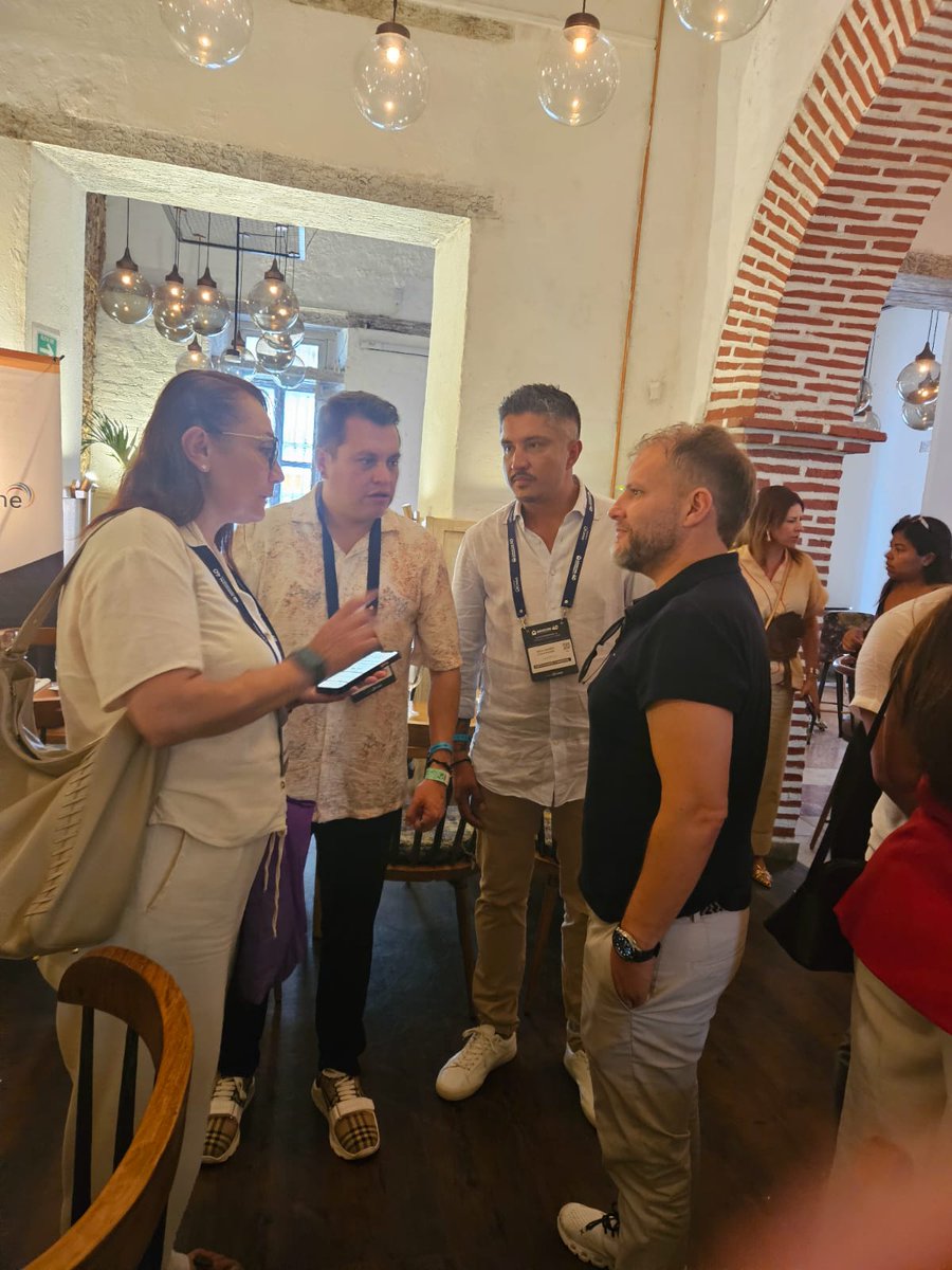 Codaltec's tweet image. @Codaltec avanza en alianzas estratégicas. Junto a #Heimcore, exploramos soluciones de hiperconvergencia para fortalecer la seguridad nacional y promover la innovación tecnológica. #ANDICOM2025, 

#CODALTEC #Hiperconvergencia #Tecnología #SeguridadNacional #Innovación