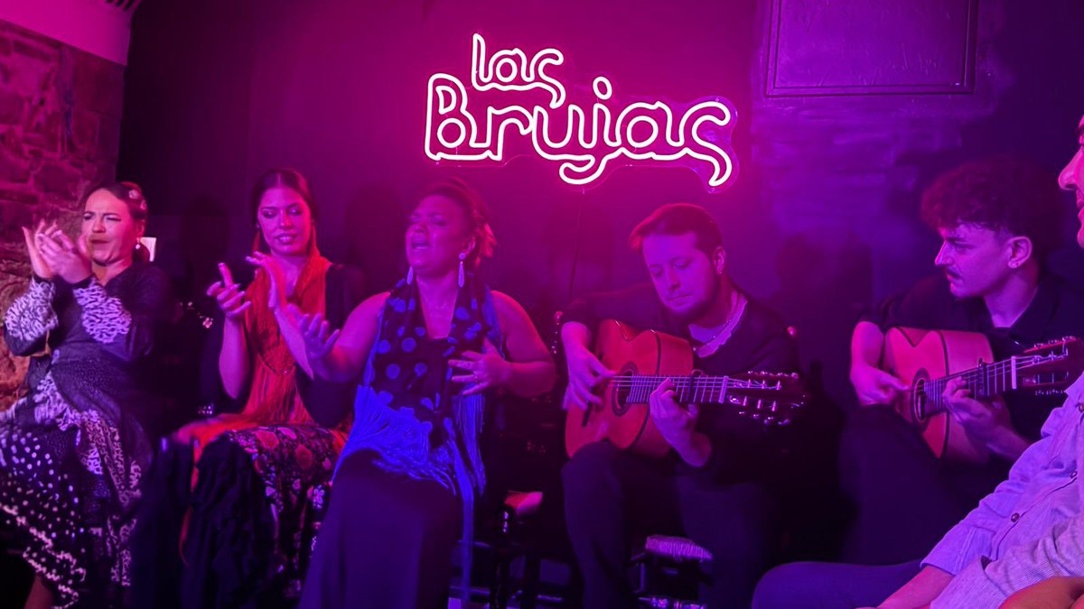 programa_raices's tweet photo. 🌍 ¿El flamenco en Barcelona es solo para turistas?

En Las Brujas descubrimos todo lo contrario: arte, duende y pasión para todos los públicos.

🎤 Hablamos con Jero Férec, su director artístico.

🔗 Entrevista completa en YouTube.

https://t.co/sF9fHLwJZP https://t.co/8XJI5IGmWX